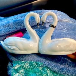 Porcelain love swans